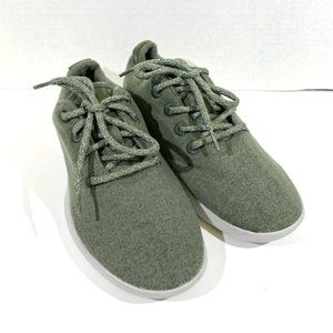 Allbirds Wool Runners Men’s Size 8 in Kotare Moss with Cream Sole.